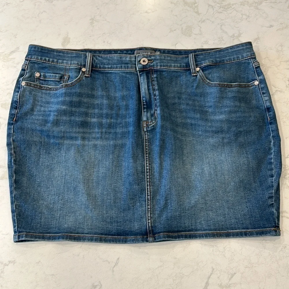 Torrid Mini Denim Straight Skirt Medium Wash Size 24 NWT